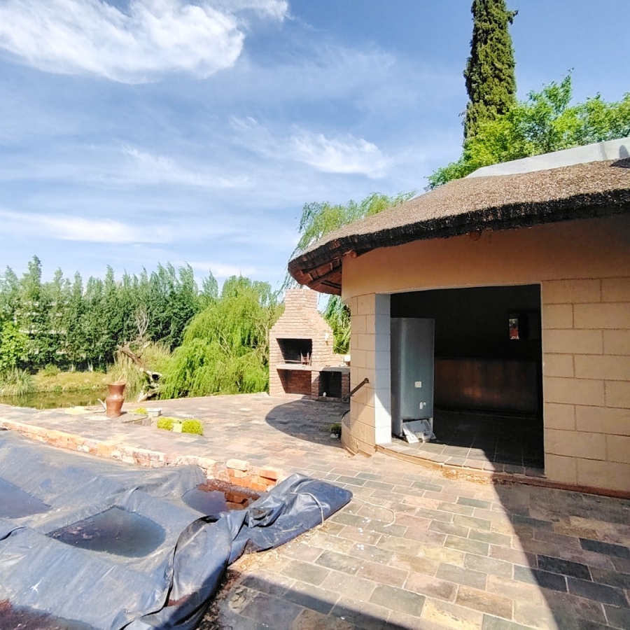 Commercial Property for Sale in Roodewal Free State